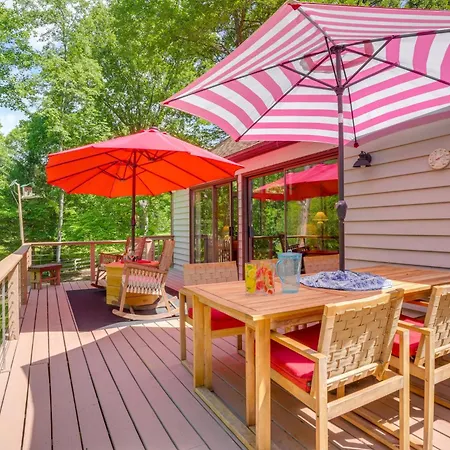 Getaway With Lake Views Near Wintergreen Resort!